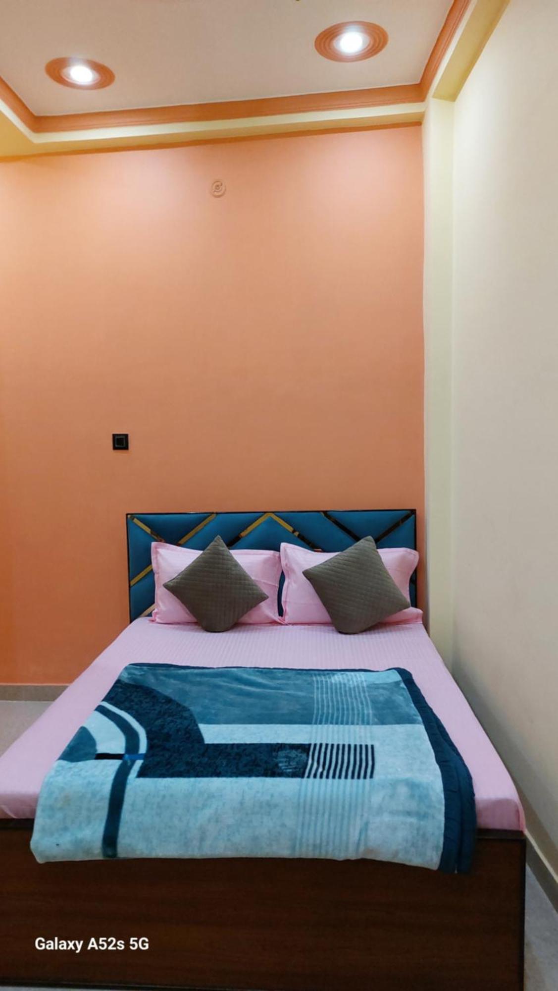 Narayani Paying Guest house